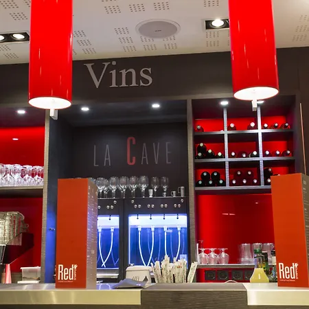 Soblue Отель Антиб